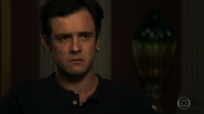 Sergio Guizé em cena de O Outro Lado do Paraíso. (Foto: Reprodução/Globo)