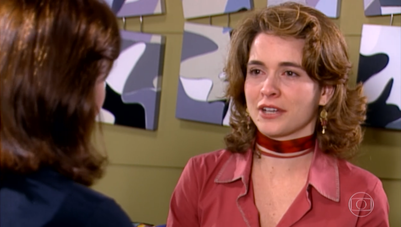 Laura (Claudia Abreu) em cena do primeiro capítulo de Celebridade (Foto: Reprodução/Globo)
