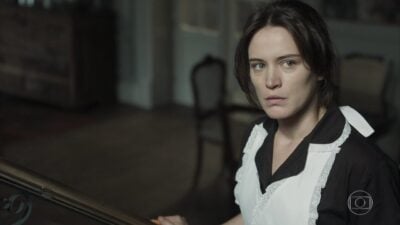 Clara (Bianca Bin) em cena de O Outro Lado do Paraíso
(Foto: Reprodução/Globo)