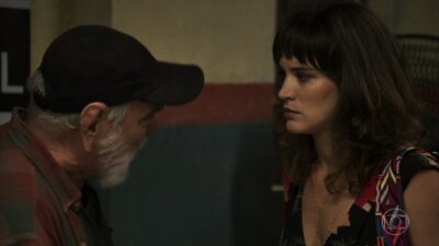 Josafá (Lima Duarte) e Clara (Bianca Bin) em cena de O Outro Lado do Paraíso
(Foto: Reprodução/Globo)