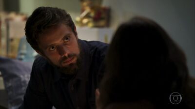 Renato (Rafael Cardoso) em cena de O Outro Lado do Paraíso
(Foto: Reprodução/Globo)