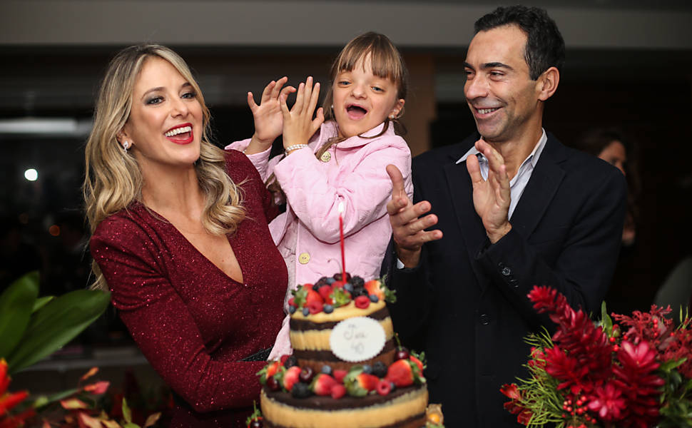 http://tvfoco.uai.com.br/wp-content/uploads/2015/05/Daniela-Mercury.jpg