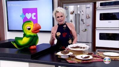 Ana Maria Braga na companhia do Louro José no Mais Você (Foto: Reprodução / Globo)
