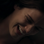 Clara (Bianca Bin) em cena de O Outro Lado do Paraíso
(Foto: Reprodução/Globo)