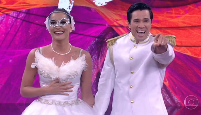 A atriz Maria Joana e seu professor, campeões da Dança dos Famosos do Faustão (Foto: Reprodução/Globo)