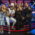 Claudia Leitte, Simone e Simária e a equipe do The Voice Kids (Foto: Divulgação)