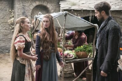 Diana (Fernanda Nobre), Amália (Marina Ruy Barbosa) e Virgílio (Ricardo Pereira)
(Foto: Globo/Rafael Campos)