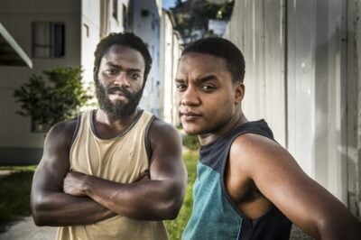 Acerola (Douglas Silva) e Laranjinha (Darlan Cunha) em Cidade dos Homens
(Foto: Globo/João Cotta)