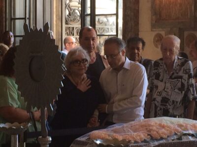 A atriz Nathalia Timberg foi dar o último adeus a amiga Eva Todor. (Foto: Alba Valéria Mendonça/ G1)