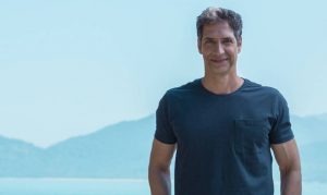 O apresentador Luis Ernesto Lacombe no Exathlon Brasil (Foto: Divulgação/Band)