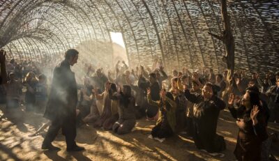 Irandhir Santos vive líder religioso em nova supersérie da Globo. (Foto: Divulgação/Estevam Avellar)