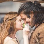 Amália (Marina Ruy Barbosa) e Afonso (Romulo Estrela) em Deus Salve o Rei
(Foto: Globo/Marília Cabral)