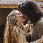 Amália (Marina Ruy Barbosa) e Afonso (Romulo Estrela) em cena de Deus Salve o Rei
(Foto: Globo/Marília Cabral)