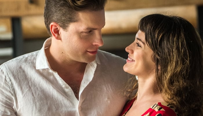Patrick (Thiago Fragoso) e Clara (Bianca Bin) em O Outro Lado do Paraíso (Foto: Globo/Raquel Cunha)