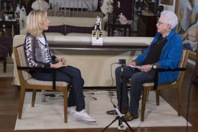 Aguinaldo Silva de frente com Gabi em entrevista para seu canal no YouTube (Foto: Reprodução)