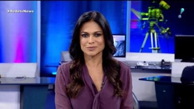 Ex-Globo Rosana Jatobá em sua estreia na RedeTV! (Reprodução/RedeTV!)