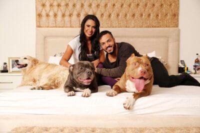 Belo, Gracyanne Barbosa e seus cachorros (Foto: Ego/Divulgação)
