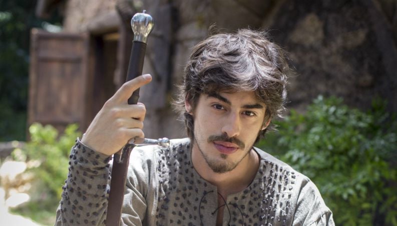 Tiago (Vinícius Redd) em Deus Salve o Rei (Foto: Divulgação/TV Globo)