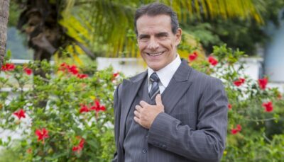 Mário Gomes caracterizado para personagem na novela Tempo de Amar
(Foto: Artur Meninea/Gshow)