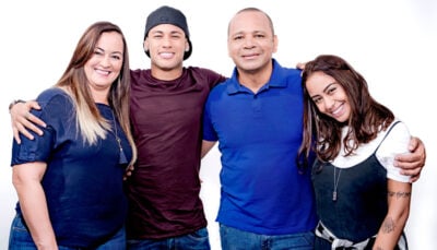 Neymar e sua família. (Foto: Divulgação)