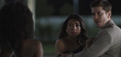 Raquel (Erika Januza) flagrou Tônia (Patrícia Elizardo) beijando Bruno (Caio Paduan).