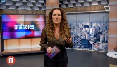 A apresentadora Regina Volpato em sua estreia no programa Mulheres. (Foto: Reprodução)
