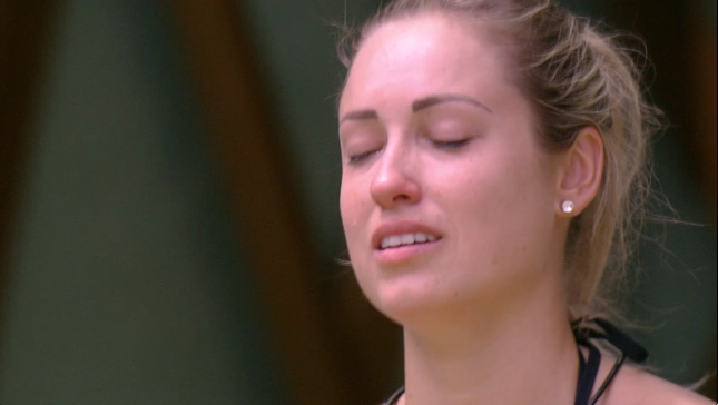 Jéssica se isola dos brothers e chora (Foto: Reprodução/BBB)