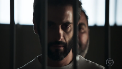 Vinícius (Flávio Tolezani) em cena de O Outro Lado do Paraíso
(Foto: Reprodução/Globo)