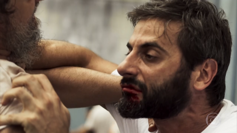 Vinícius (Flávio Tolezani) é assassinado em O Outro Lado do Paraíso (Foto: Reprodução/Globo)