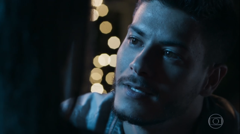 Diego (Arthur Aguiar) em cena de O Outro Lado do Paraíso (Foto: Reprodução/Globo)