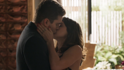 Patrick (Thiago Fragoso) e Clara (Bianca Bin) em cena de O Outro Lado do Paraíso
(Foto: Reprodução/Globo)