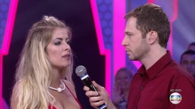 Jaqueline conversou com Tiago Leifert após ser eliminada do BBB18
(Foto: Reprodução/Globo)