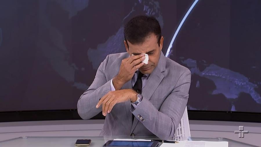 William Corrêa chora ao se despedir do Jornal da Cultura (Foto: Divulgação)