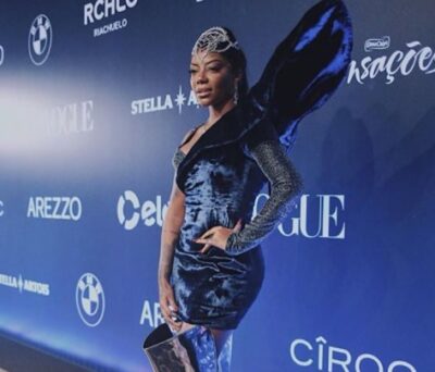 A cantora Ludmilla usou esse vestido no Baile da Vogue 2018 sem calcinha. (Foto: Reprodução/Instagram)