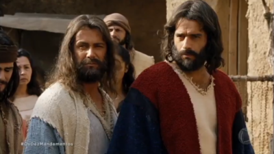 Moisés (Guilherme Winter) em cena de Os Dez Mandamentos
(Foto: Reprodução/Record)