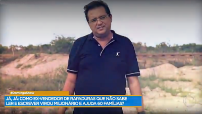 O apresentador no dominical.
(Foto: Reprodução/Record)