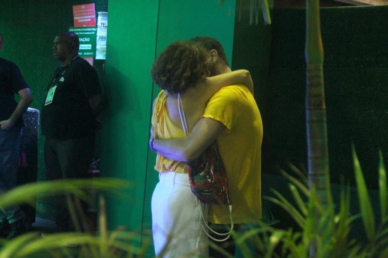 Debora Bloch beija muito na Sapucaí (Marcello Sá Barretto - Brazil News)