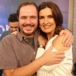 Fátima Bernardes e o diretor (Foto: Reprodução)
