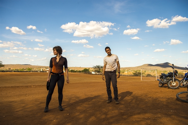 Maria (Alice Wegmann) e Hermano (Gabriel Leone) em Onde Nascem os Fortes (Foto: Globo/Estevam Avellar)