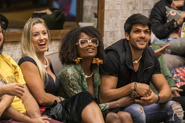 Jéssica, Nayara e Lucas no BBB18 (Foto: Globo/Paulo Belote)