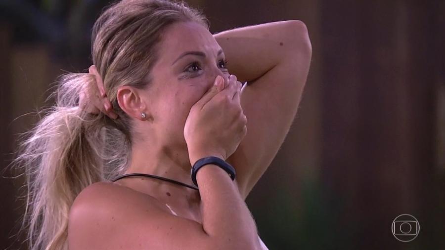 Jéssica fica em estado de choque com saída de Lucas (Foto: Reprodução)
