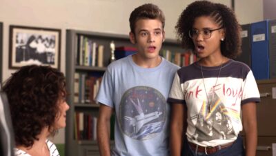 Ellen recebe grande notícias em Malhação - Viva a Diferença. (Foto: Reprodução/TV Globo)