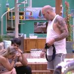 Caruso tenta se redimir após dar susto em Jéssica no BBB18. (Foto: Reprodução/TV Globo)