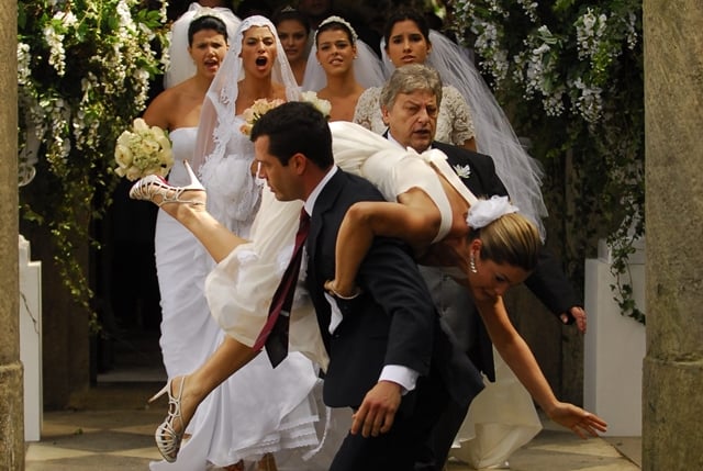 Gabriel (Malvino Salvador) e Dafne (Flavia Alessandra) em cena de Caras e Bocas (Foto: Globo/Renato Rocha Miranda)