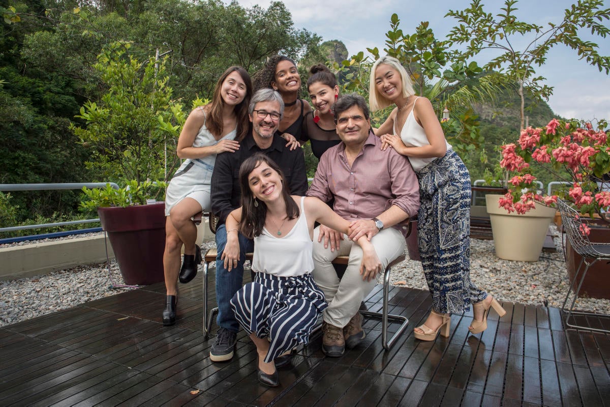 Cao Hamburger com o diretor e as protagonistas de Malhação: Viva a Diferença (Foto: Globo/Mauricio Fidalgo)
