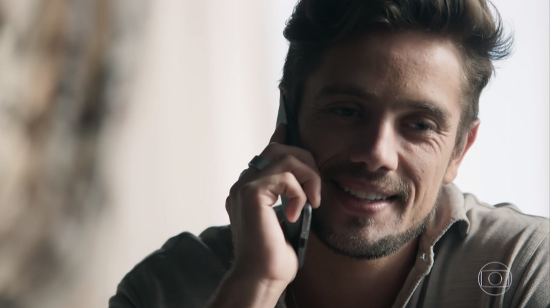 Renato (Rafael Cardoso) em cena de O Outro Lado do Paraíso (Foto: Reprodução/Globo)