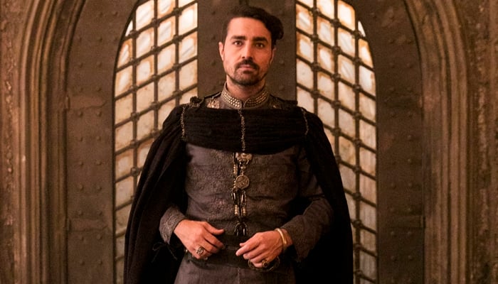 Virgílio em cena de Deus Salve o Rei (Foto: Globo/João Miguel Júnior)