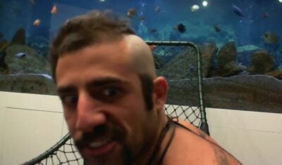 Kaysar se queimando ainda mais (Foto: Reprodução)