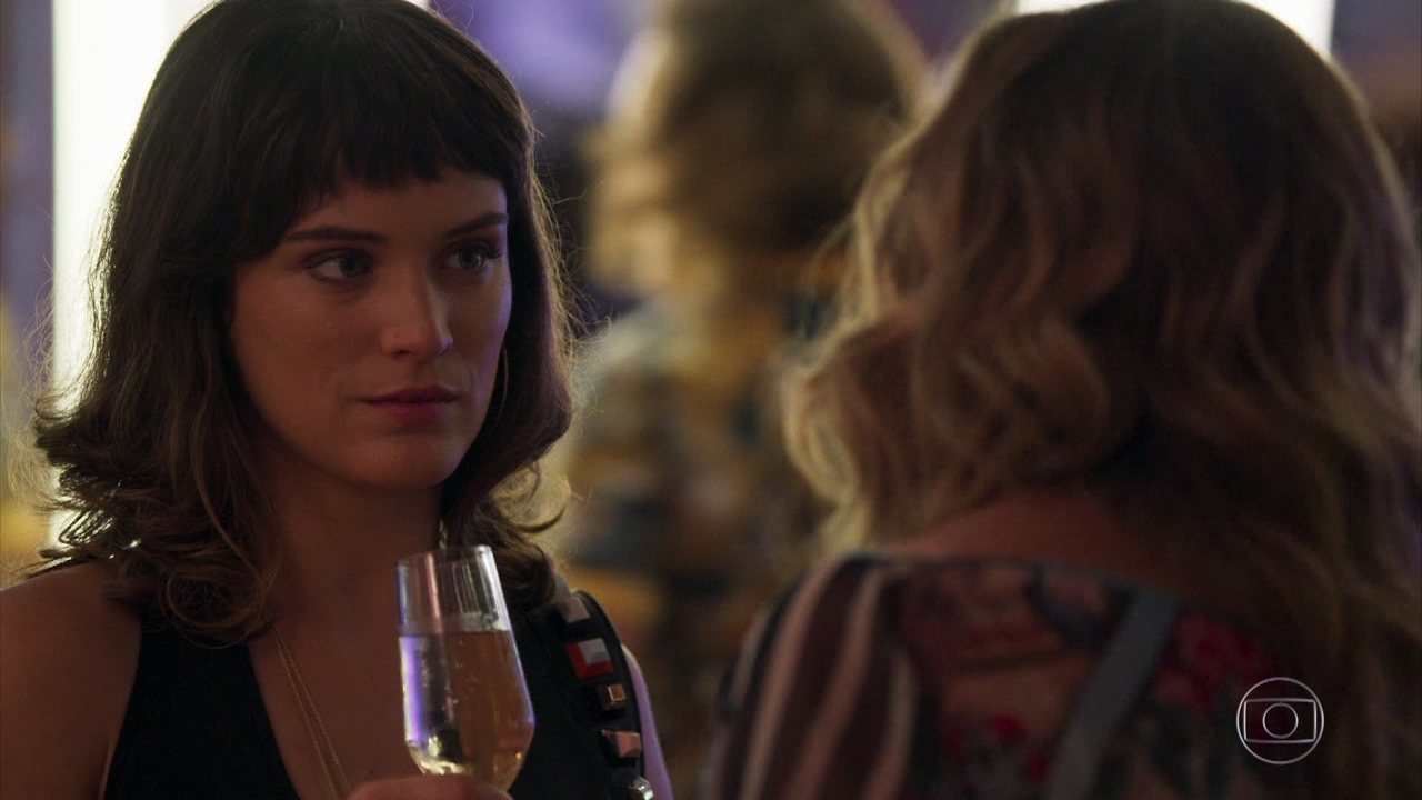 Clara (Bianca Bin) em cena de O Outro Lado do Paraíso (Foto: Reprodução/Globo)