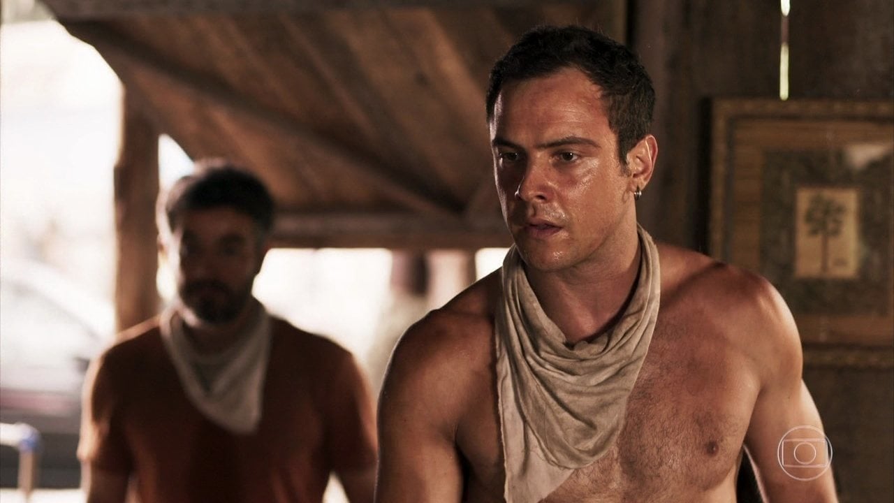 O Outro Lado do Paraíso: Gael (Sergio Guizé) assume a operação de resgate na mina (Foto: Reprodução)